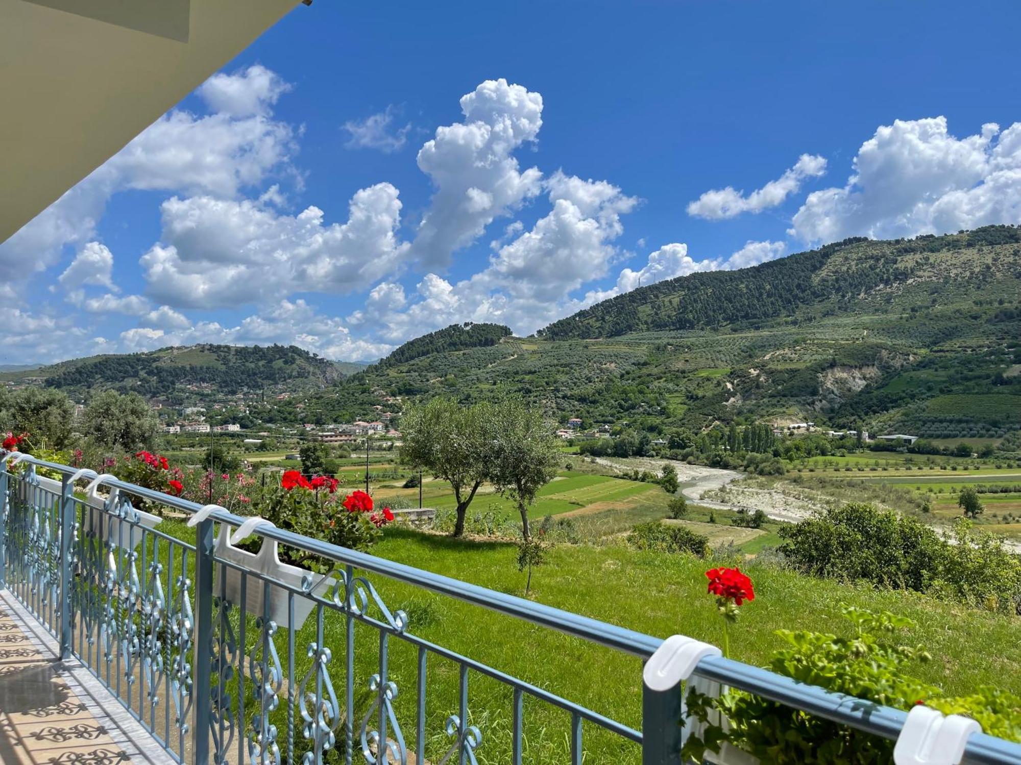 Vila Ardea Berat Buitenkant foto